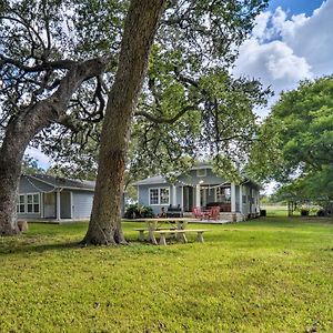 The Petite Lake House In Seguin With Patio! Exterior photo