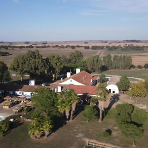 Lodge Monte Do Sobral Alcacovas Exterior photo