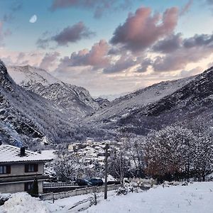 Case Vacanze In Graziosa Borgata Alpina Villaretto Exterior photo