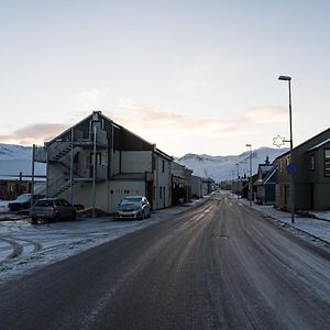 Scenic Penthouse - Ocean View & Skylight Windows Siglufjordur Exterior photo