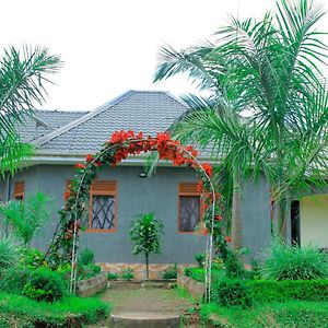 Heavenly Royalz Farm Fortportal Njara Exterior photo