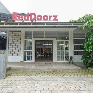 Reddoorz Near Stadion Kridosono Blora Exterior photo