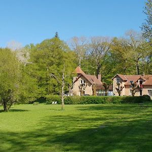 Gite Dans Un Domaine Historique Chevreuse Exterior photo