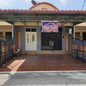 Qaseh Aida Guesthouse Tanah Merah (Kelantan) Exterior photo