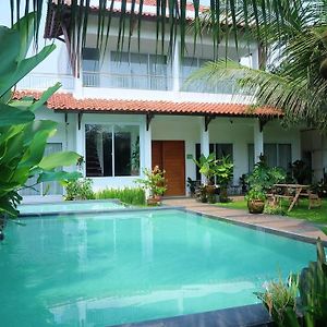 Villa Prambanan Jogja With Private Swimming Pool By Simply Homy Sleman (Yogyakarta) Exterior photo