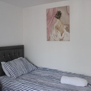 Exquisite And Modern 2 Bed Maisonette Harmondsworth Exterior photo