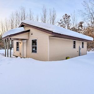 Wooded Danbury Cabin With Grill And Fire Pit! Exterior photo