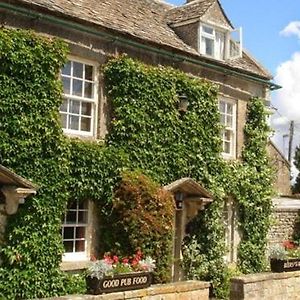 Inn For All Seasons Burford Exterior photo