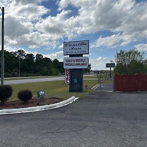 Camilla Inn & Suites Exterior photo