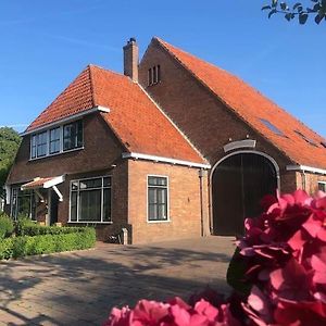 Rustig Logeerverblijf Aan De Rand Van De Stad Lekkum Exterior photo