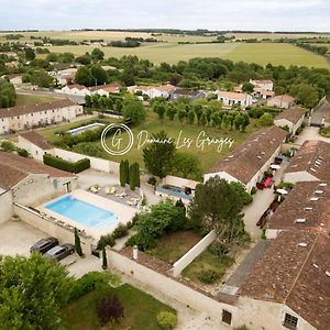 Domaine Les Granges Saint-Jean-d'Angely Exterior photo