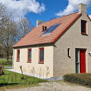 Ruim Vakantiehuis Aan Meer Bij Nijmegen Gelderland Ewijk Exterior photo