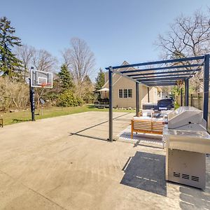 Lovely Kalamazoo River Home With Dock And Hot Tub Saugatuck Exterior photo