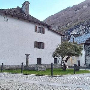 Armonia Edificio Storico Del 1563. Cevio Exterior photo