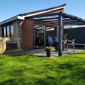 Luxe Vakantiebungalow Met Omheinde Tuin Voor Hond En Kinderen Dirkshorn Exterior photo