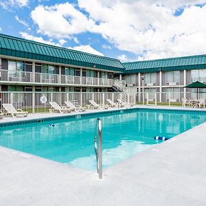 Red Roof Inn & Suites Dekalb DeKalb Exterior photo