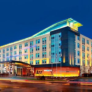 Aloft Montreal Airport Dorval Exterior photo