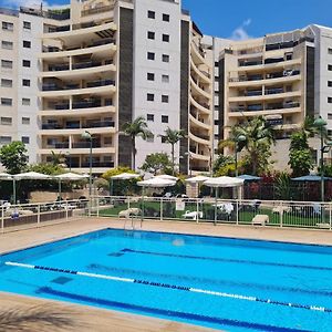 Amazing Apartment In Raanana & Swimming Pool And Jacuzzi Ra'anana Exterior photo