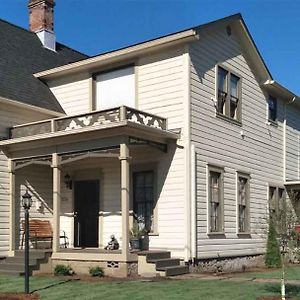 Historical John Rast House Circa 1875 Roseburg Exterior photo