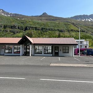 Media Luna Guesthouse Seythisfjorthur Exterior photo