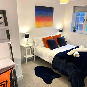 Bright & Cosy One Bedroom Apartment - Perfect Base In Bishop'S Stortford Bishop's Stortford Exterior photo