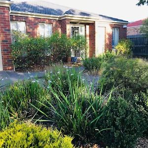 Walk To Train Station, Cosy House +Treadmill … Point Cook Exterior photo
