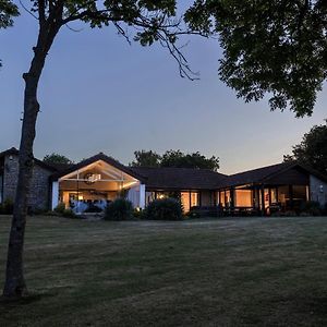 Kingsley Lake View & Paddocks - A Group Retreat With Hot Tub, Sports Bars & Spectacular Lake Views In The Mendip Hills Aonb Chew Stoke Exterior photo