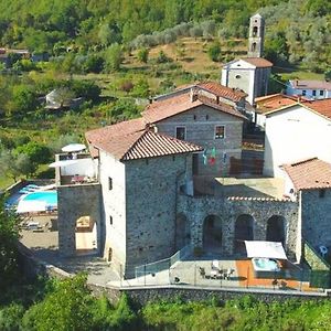 Flat With Heated Hot Tub And Shared Pool Casola in Lunigiana Exterior photo