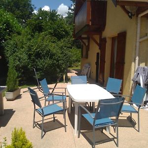 Chambre Rouge Dans Maison Avec Parking Cluses Exterior photo