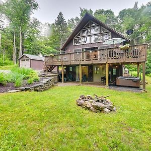 Pet-Friendly Tolland Cabin With Private Hot Tub! Exterior photo