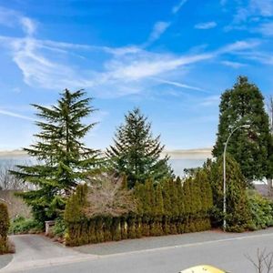 Blueback Beachfront 2-Bedroom Private Apartment Nanaimo Exterior photo