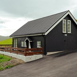 Luxurious Farm House - Á Snætu - Unique Sandavágur Exterior photo