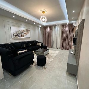 Luxury Apartment In Elbasan Elbasani Exterior photo