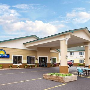 Days Inn By Wyndham Marquette Exterior photo