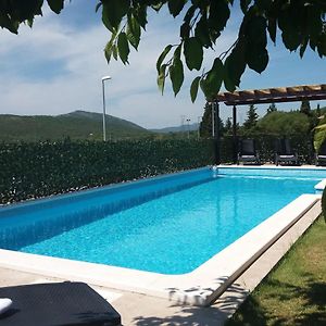 A Peaceful Retreat In A Hill Landscape Near Split Koprivno Exterior photo