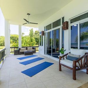 Ivy'S Cove Beach Side Condo - Luxury Villa Whitehouse Exterior photo