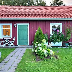 Cabin Located In A Traditionally Swedish Setting! Umeå Exterior photo