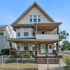 3Br, Yale New Haven/Bridgeport Exterior photo