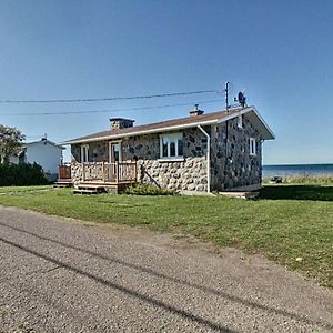 Le Petit Chalet De Pierres Sainte-Luce-sur-Mer Exterior photo