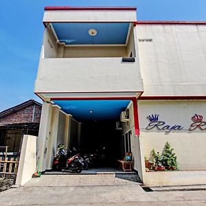 Oyo 92594 Raja Ratu Homestay Surakarta (Solo) Exterior photo