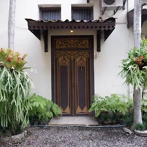 Cakra Homestay Solo Mitra Reddoorz Surakarta (Solo) Exterior photo