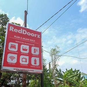Reddoorz Plus Near Rs Jih Solo Surakarta (Solo) Exterior photo