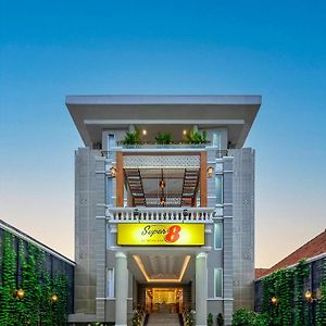 Super 8 By Wyndham Solo Surakarta (Solo) Exterior photo