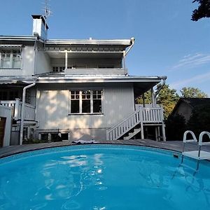 House With A Pool Near A Train Station Helsínquia Exterior photo