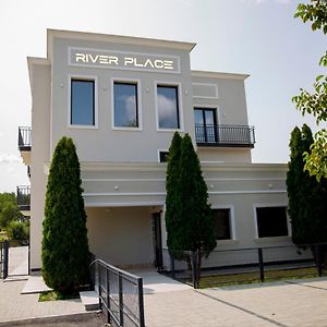 River Place Piteşti Exterior photo