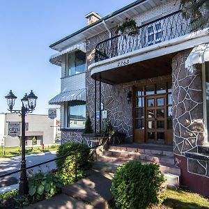 Gite Au P'Tit Manoir B&B Saguenay Exterior photo