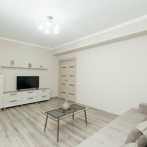 Cozy 2 Bedroom Apart., Park Area Chisinau Exterior photo