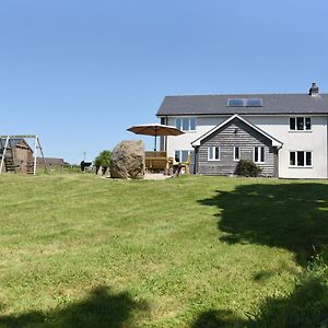 Maen Llwyd Llanyre Exterior photo