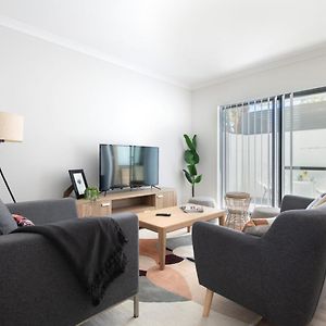 Modern Cozy Perth Exterior photo