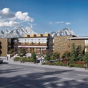 Moxy Banff Exterior photo